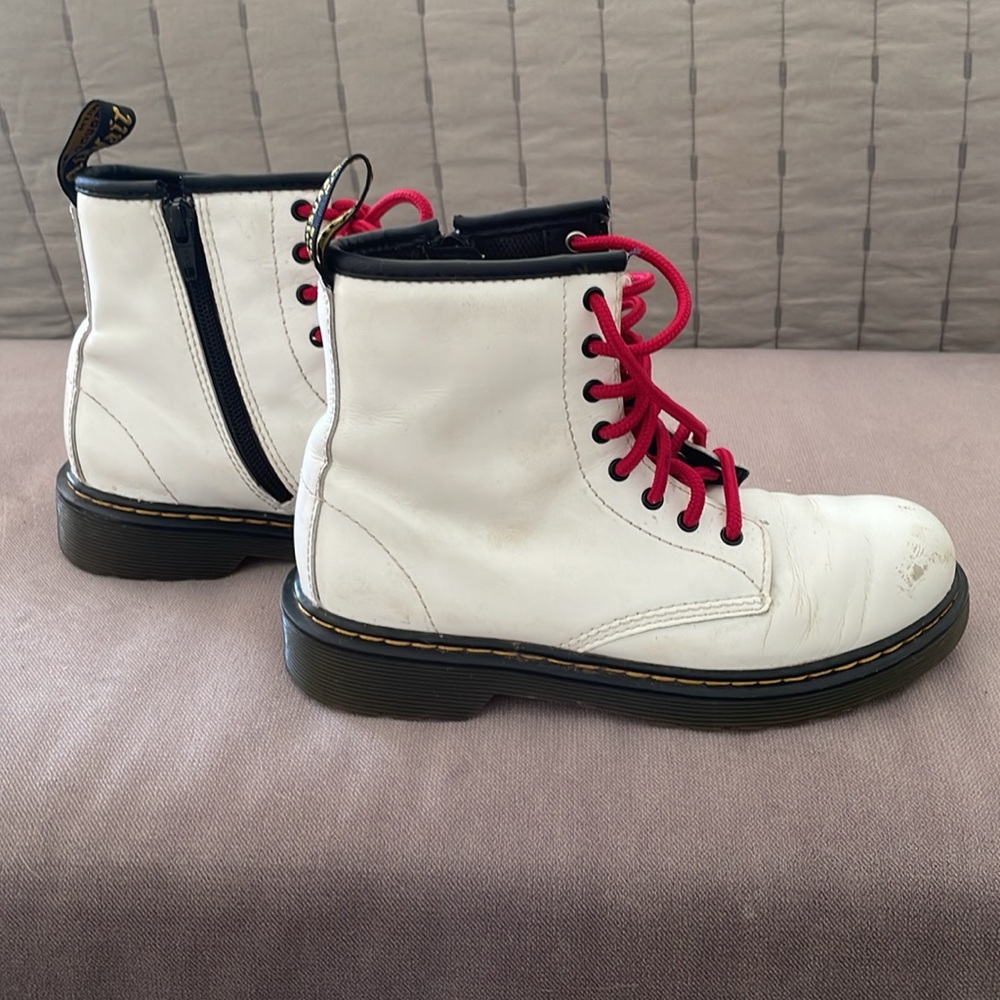 Dr.Martens Doc’s AirWair white boots big girls US 3 youth EU 34 comfy grunge